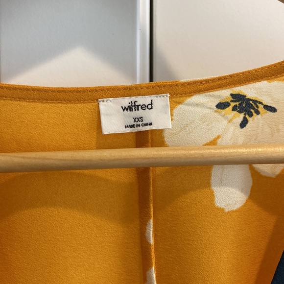 Aritzia floral wrap blouse - Picture 4 of 5